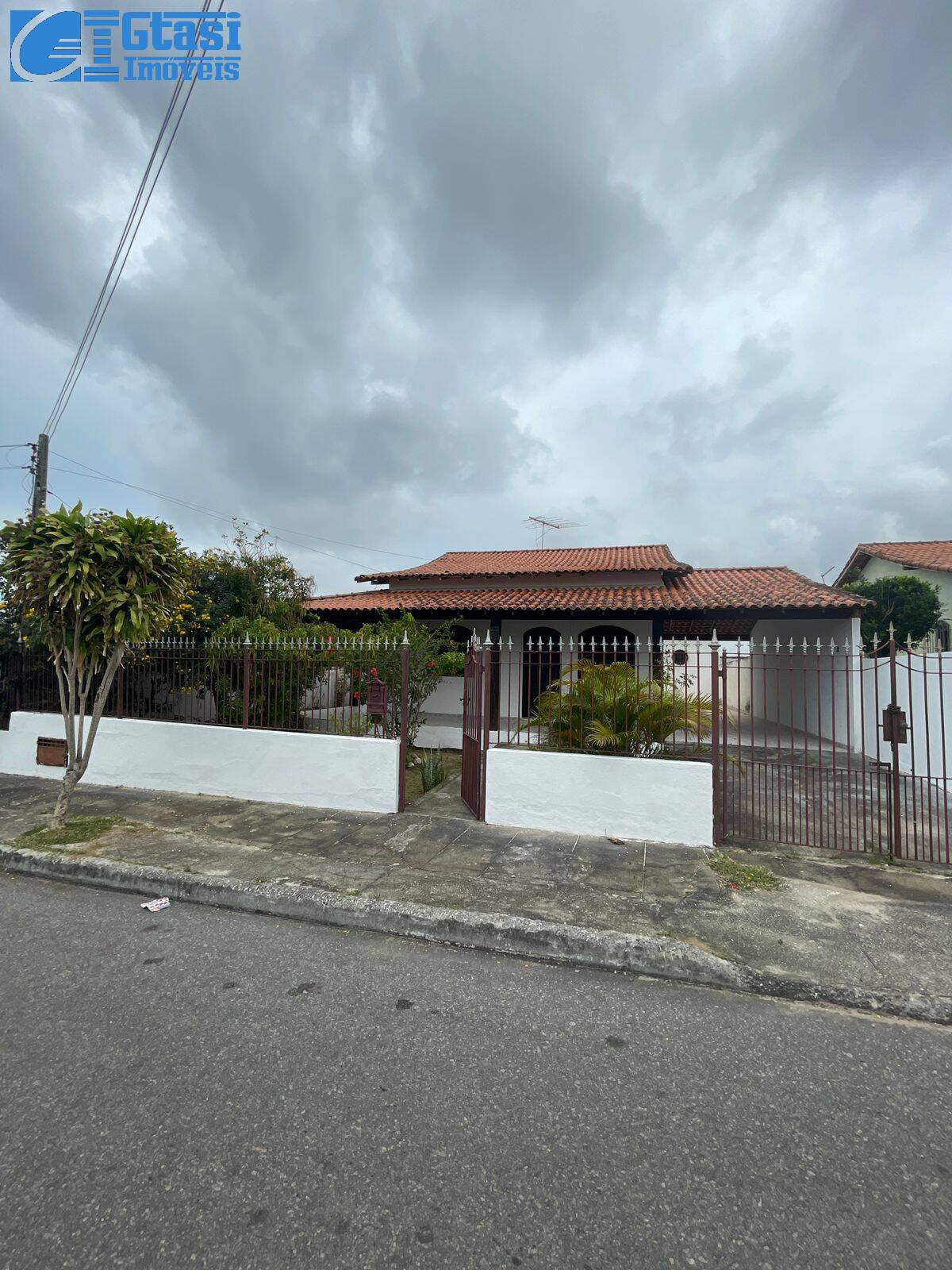 Casa para alugar com 3 quartos, 389m² - Foto 1